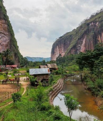 LEMBAH HARAU padang